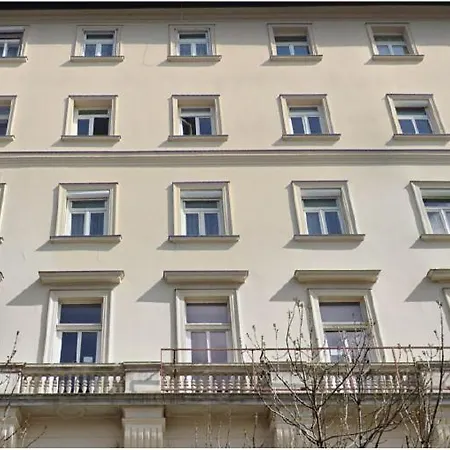 B3 * Budapeste